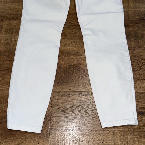 JENNIFER LÓPEZ Women's Skinny Jeans - Picture 7 of 9